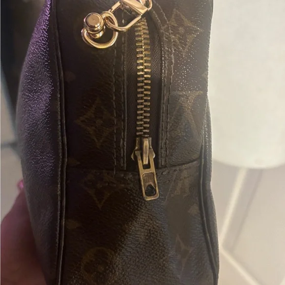 Louis Vuitton Monogram Trousse Toilette 28 Crossbody - Picture 8 of 15